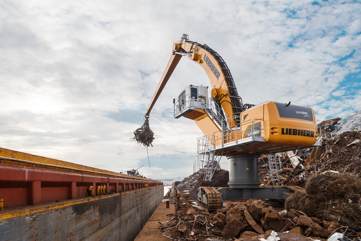 Перегружатель либхер. Liebherr LH 150. Перегружатель Либхер 150. Экскаватор перегружатель Liebherr. Liebherr lh26.