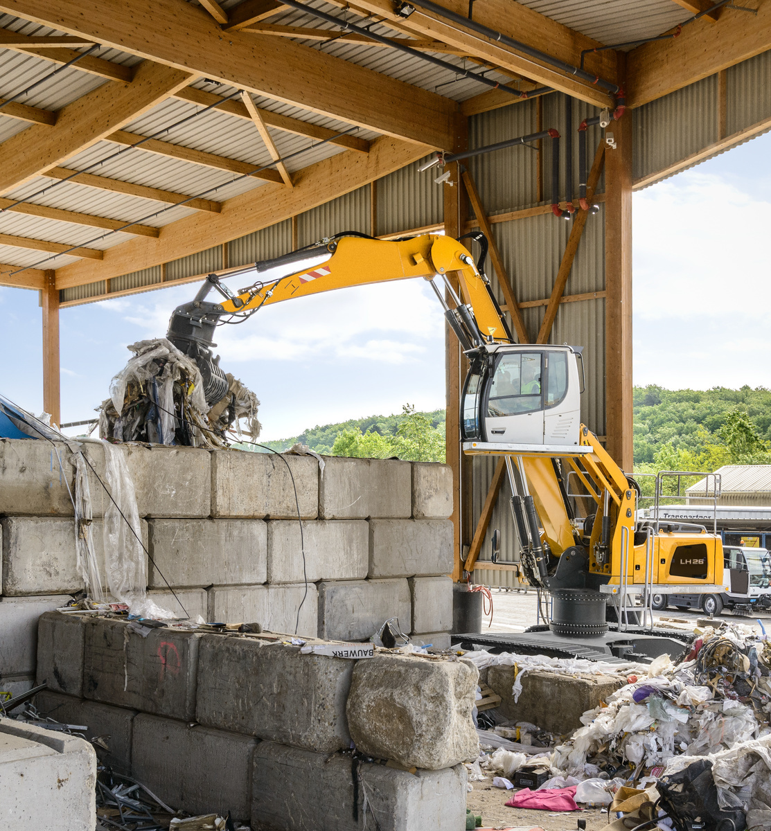 Liebherr LH 26 C Industry Litronic