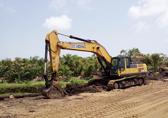 XCMG's Large-Tonnage Excavators Open up West African Oil Channel