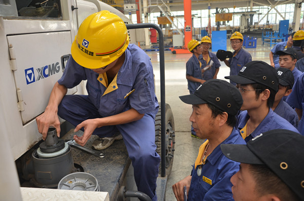 Driving instructions by senior master: why can’t we push the throttle forward when starting thediesel engine of loader or forklift?