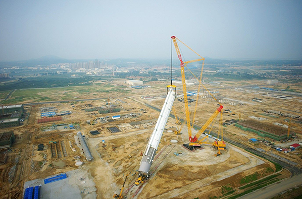 XCMG 4000t level crawler Crane Performs Its First Hoisting of Large Equipment in Yantai Successfully