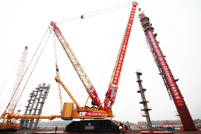 2,000-ton Crawler Crane of XCMG Participating into Construction of Wuhuan 800,000-ton Ethylene Project for the First Time